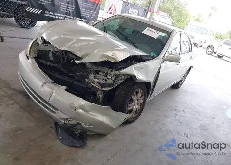 2002 Toyota Camry Xle z USA, uszkodzony, nr VIN 4T1BE32K82U549396